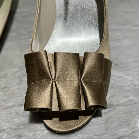 Stuart Weitman Satin Heels - Picture 3 of 6